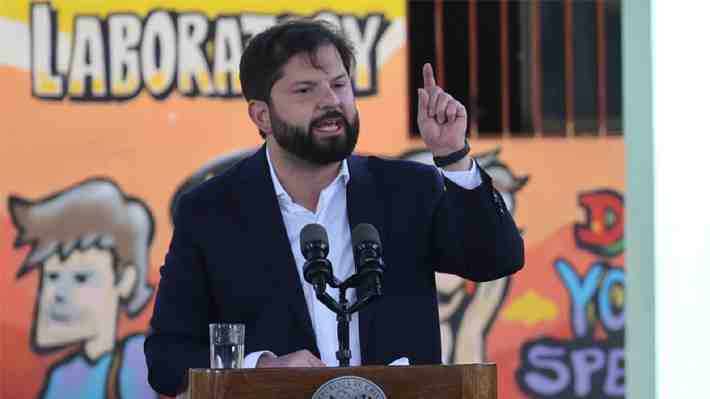 Presidente Boric acusa a diputada electa republicana de "aprovecharse de la tragedia" y promocionarse "a ella misma"