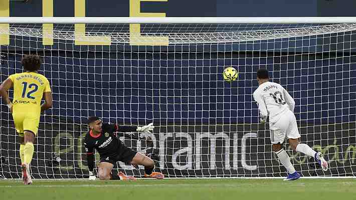 "Los genios hacen eso": Revisa el penal "a lo Panenka" de Mbappé y la sorpresiva dedicatoria de su gol en el Real Madrid