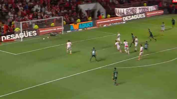 "Increíble": Mira el agónico tapadón de Brayan Cortés en sufrido triunfo de su Argentinos Juniors en Argentina