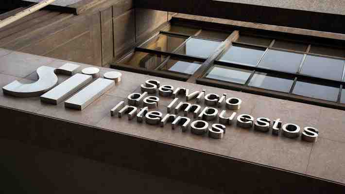 Las claves del fallo contra el SII que dejó a escritora de 100 años exenta del cobro de contribuciones