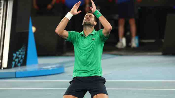 Djokovic da el golpe: Remonta ante Sinner en un partidazo para la historia y jugará ante Alcaraz la final de Australia