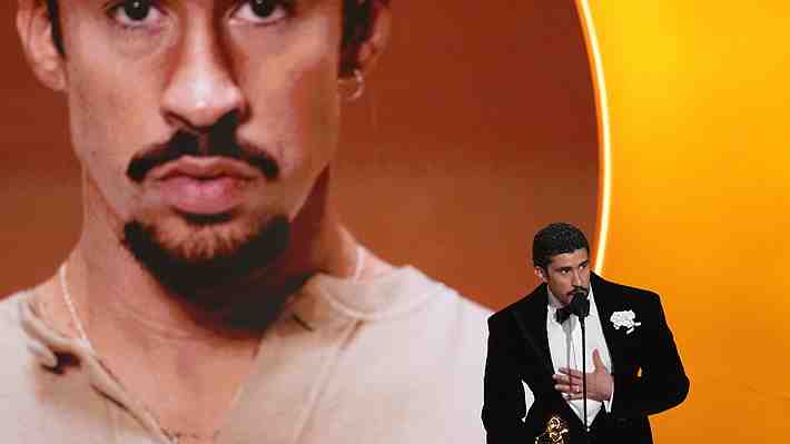 "Fuera ICE": Bad Bunny entrega potente discurso contra políticas migratorias en EE.UU. en los Grammy