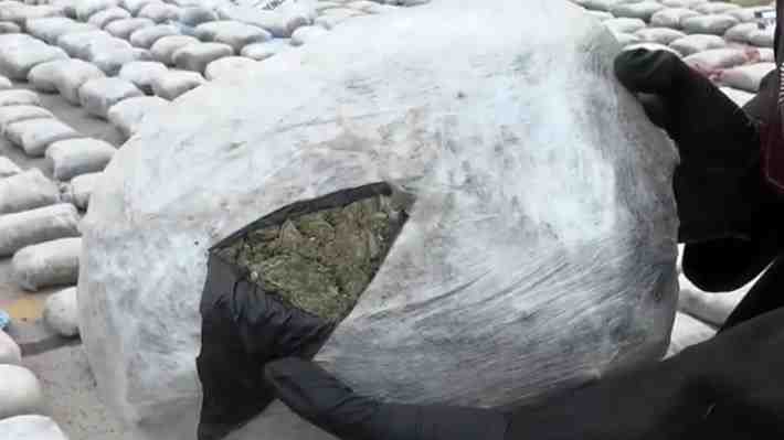 Detienen a hombre transportando una tonelada de marihuana: Droga está avaluada en $6 mil millones