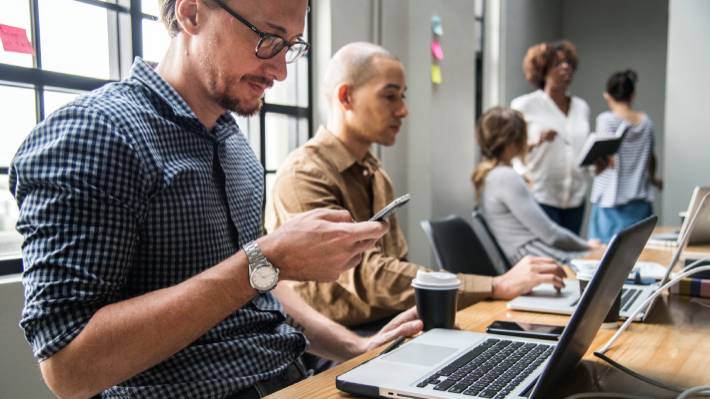 Estudio global alerta que el 39% de las habilidades laborales cambiará antes de 2030