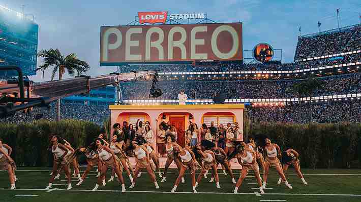 Video | La casita y plantas: Así se armó el escenario del show de Bad Bunny 