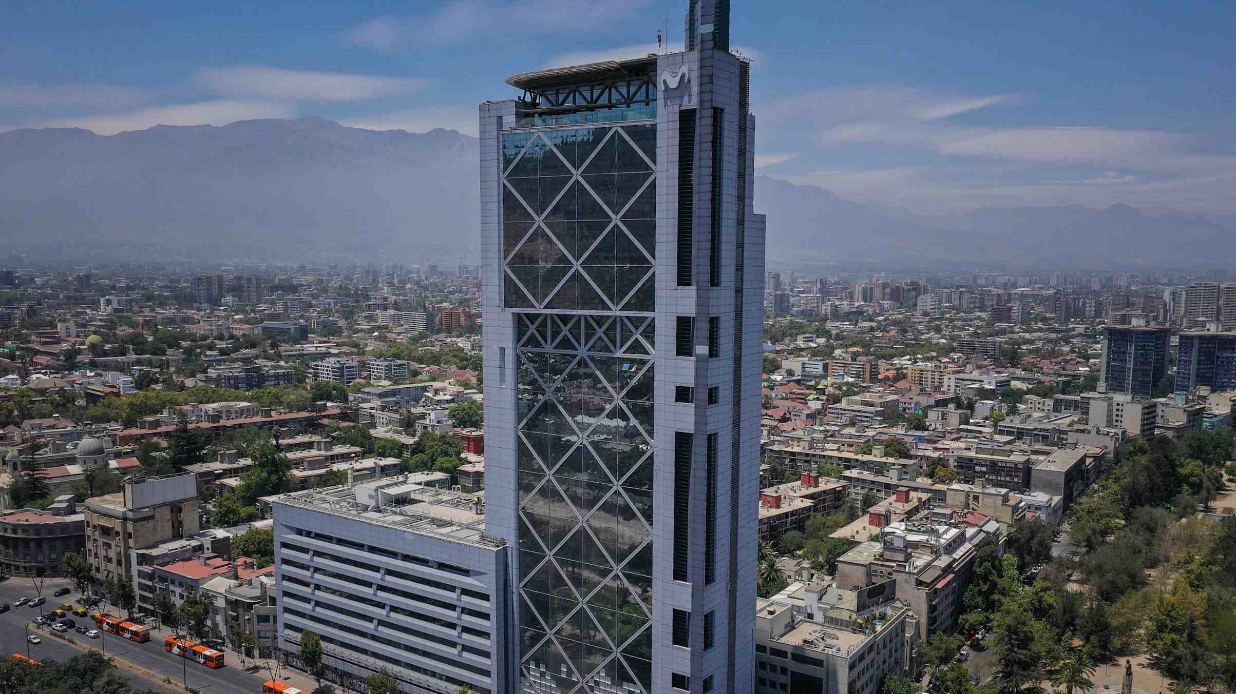 Fin de la puja: Telefónica Chile se vende por US$1.215 millones a Millicom en alianza con la francesa NJJ