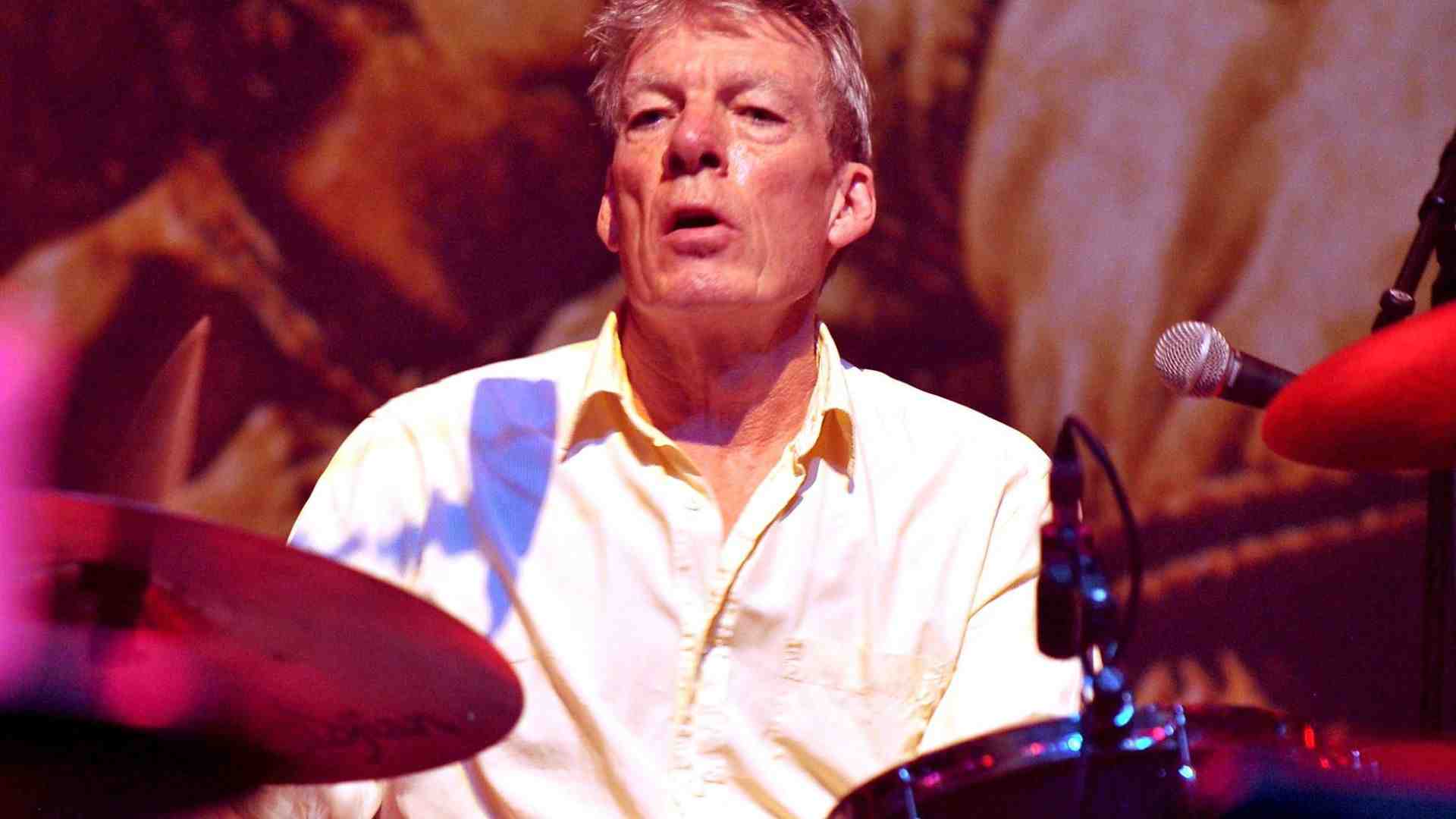 Fallece a los 72 años Andrew Ranken, baterista de la banda The Pogues