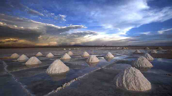 Venta de activos de Corfo: Debate por cálculo del precio del litio y "maquillaje" a ingresos fiscales