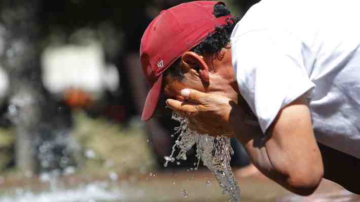 Emiten alerta roja por altas temperaturas en zona central: Termómetros marcarían hasta 37° este martes
