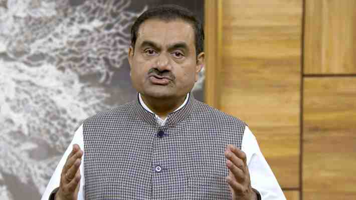 Otro gigante a la carrera: Grupo indio Adani invertirá US$100 mil millones en IA para desafiar a EE.UU. y China