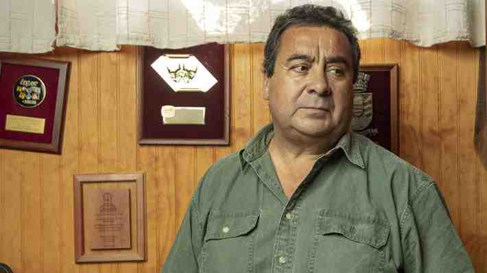 Denuncian a Dino Gordillo por supuesto beso a menor de edad: Humorista fue bajado de dos festivales