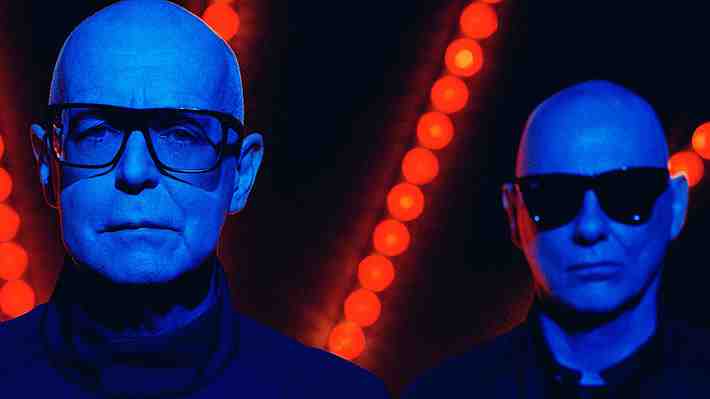 Fotos: Dúo Pet Shop Boys se relaja en la playa antes de su debut en el Festival de Viña 2026