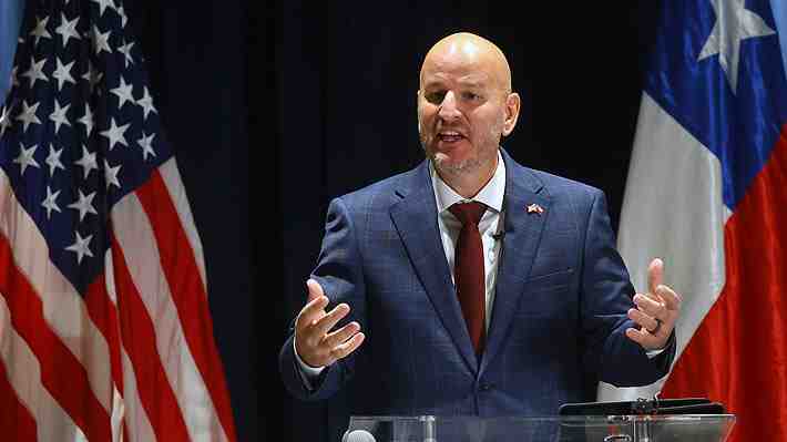 Judd dice que continuidad de visa Waiver "depende de las acciones" de Chile y responde a Vallejo: "No hay amenazas"