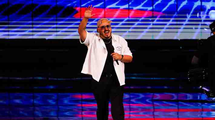 Cargado de chistes por ser inmigrante y con Rodrigo Salinas como invitado: Venezolano Esteban Düch aprobó en Viña 2026