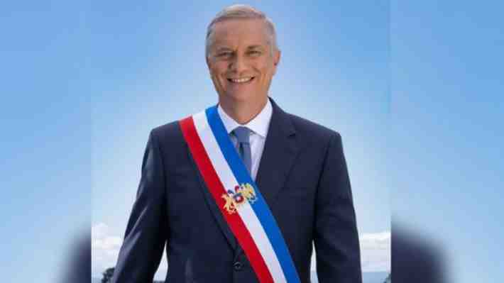 Equipo de Kast explica uso de escudo en foto oficial: "No es una apropiación política sino una reafirmación institucional"