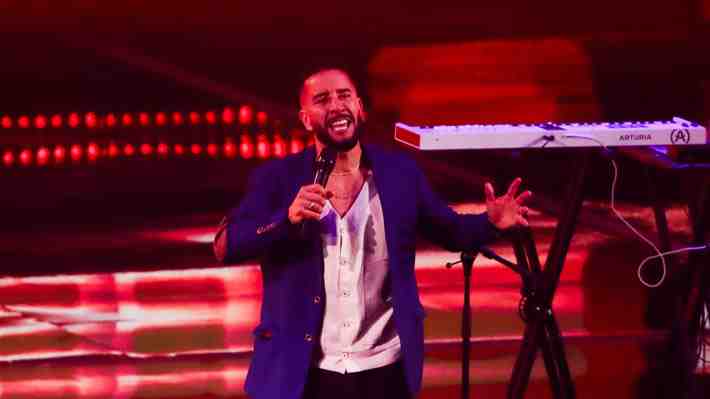 Piñera, Boric y Kast: Pastor Rocha comienza su rutina en Viña con chistes políticos y reacciones divididas del ”Monstruo”