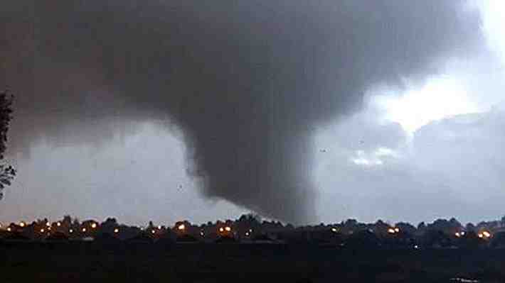 Meteorología advierte por "nubes convectivas con características tornádicas" para tres regiones