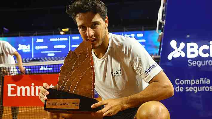 Luciano Darderi se coronó en el Chile Open 2026: Mira el match point, su emotivo festejo y los millones que ganó