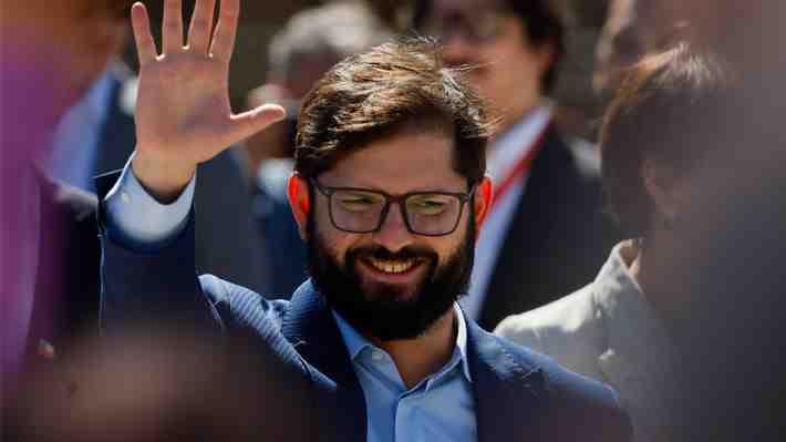 "Delirante": Oposición rechaza convocatoria del FA para despedir a Boric el sábado