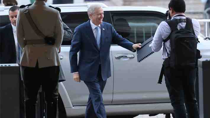 Reunión duró 22 minutos: Kast se retira de La Moneda ante negativa de Boric a retractarse de versión sobre cable