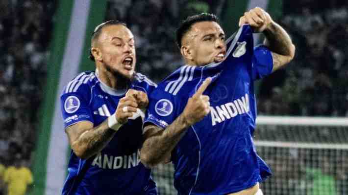 Desde más atrás de la mitad de la cancha: El espectacular golazo que Rodrigo Contreras, ex U. de Chile, en Colombia