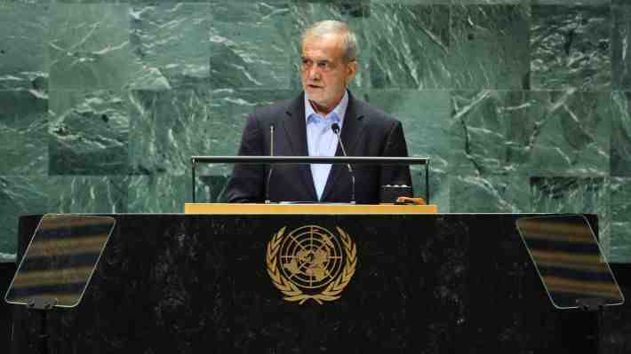 Presidente de Irán responde a Trump y asegura que no habrá rendición: "Se llevarán a la tumba su deseo"