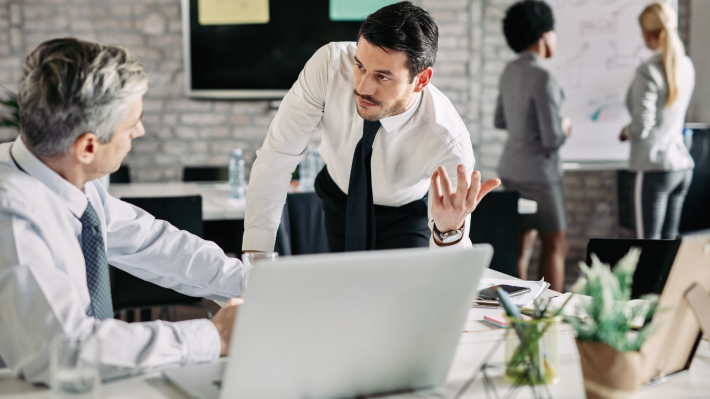 Estudio indica que 83% de los trabajadores en Chile ha pensado en renunciar por mala relación con su jefe