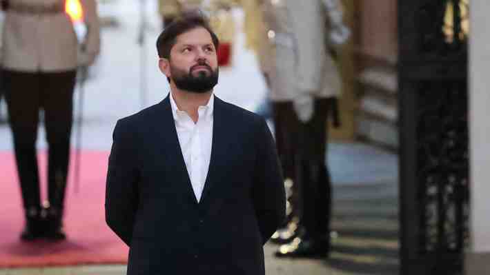 ¿Se van con él o permanecen?: Los simbolismos que Boric intentó instaurar en sus cuatro años de mandato