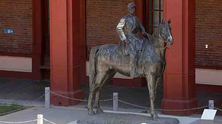 Estatua del general Baquedano vuelve esta madrugada a Plaza Italia después de casi cinco años