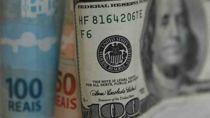 Dólar se derrumba y borra más de la mitad de las alzas acumuladas por la guerra en Medio Oriente