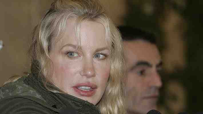 Actriz Daryl Hannah rechaza forma en que es retratada en serie "Love Story: John Kennedy & Carolyn Bassette": "Indignante"