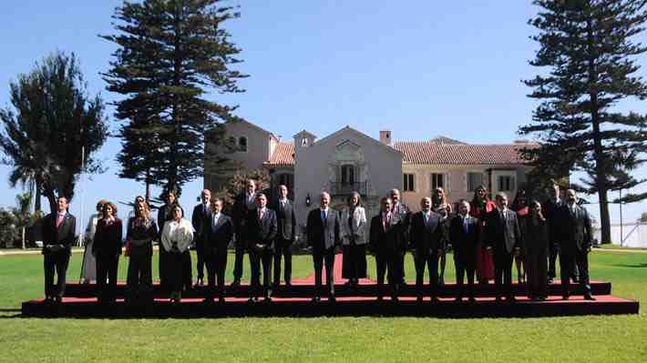 Foto oficial del Presidente electo y sus ministros: Corbatas vuelven a ser protagonistas