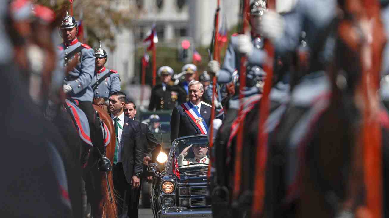 Presidente Kast define a sus edecanes de las FF.AA.:  Una mujer y dos hombres