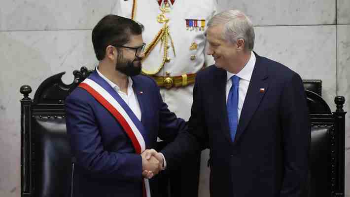 De la "mudanza" de Kast al protagónico rol de pareja de Boric: Lado B del cambio de mando