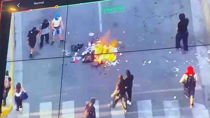 Manifestaciones por asunción de Kast dejan un carabinero herido tras ataque de turba de encapuchados en la Alameda