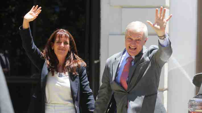 Video | Cerdo al jugo con arroz: Kast y Adriasola almuerzan en el casino de La Moneda con el resto de los funcionarios