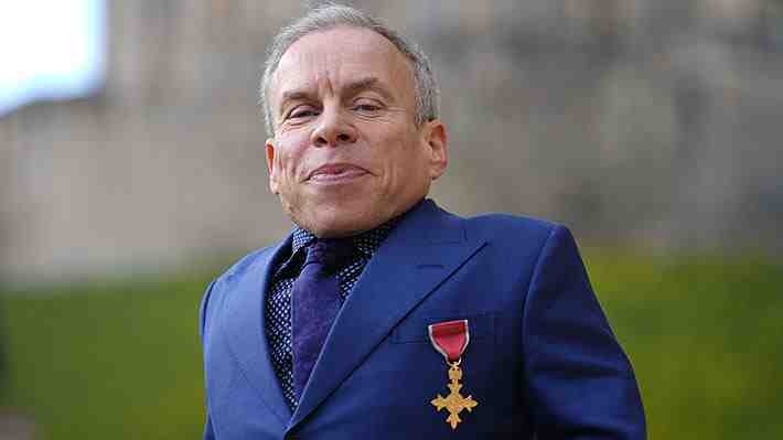 Video | El considerado gesto del príncipe William al investir como Caballero al actor Warwick Davis: "Fue encantador"