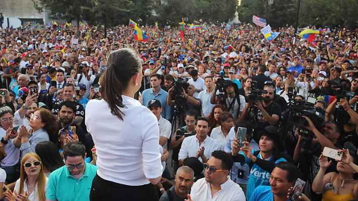 Actividad de María Corina Machado congrega a más de 16 mil personas en el centro de Santiago