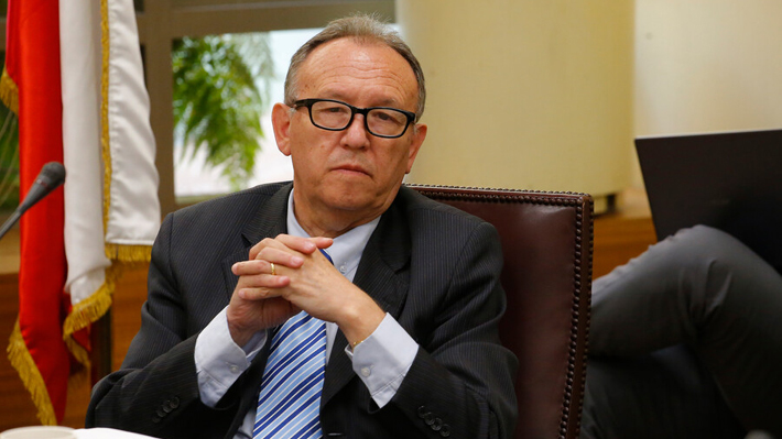 "Me parece muy pertinente": García Ruminot defiende indulto a uniformados del 18-O y lo separa de proyecto de conmutación