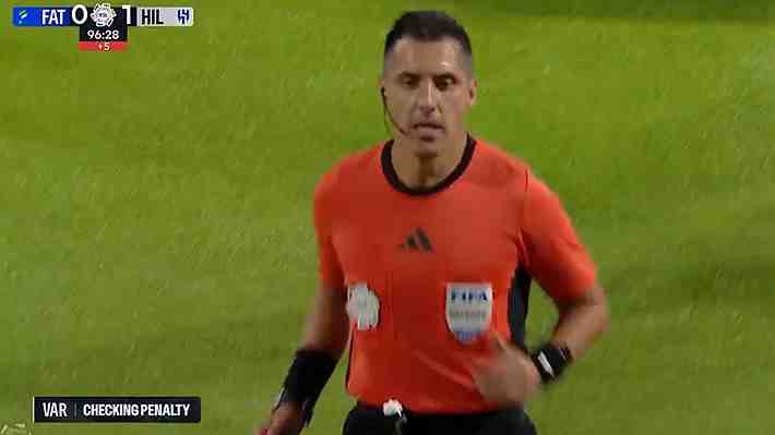 Video: La gran polémica del árbitro chileno Cristián Garay en Arabia Saudita tras anular un penal con el VAR