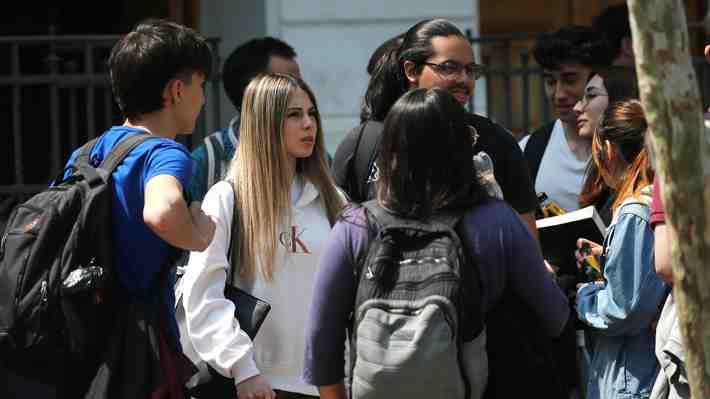 De anuncios de acudir al TC a ponderar impacto a mayores de 30 años: El debate por el límite a la gratuidad de Kast