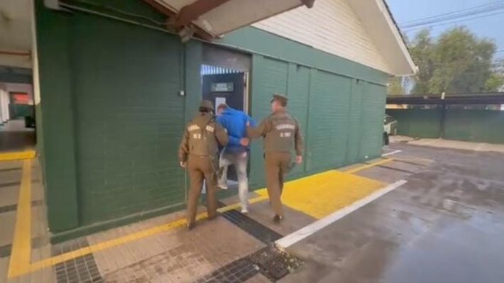 Detienen a sujeto que chocó un vehículo en Maipú y huyó sin prestar ayuda a las víctimas