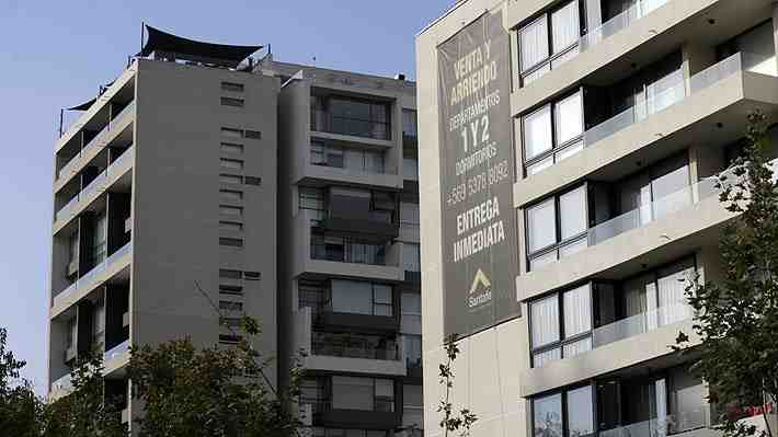 Plan de Kast de eliminar contribuciones a adultos mayores revive idea de "modelo californiano" que seduce a municipios