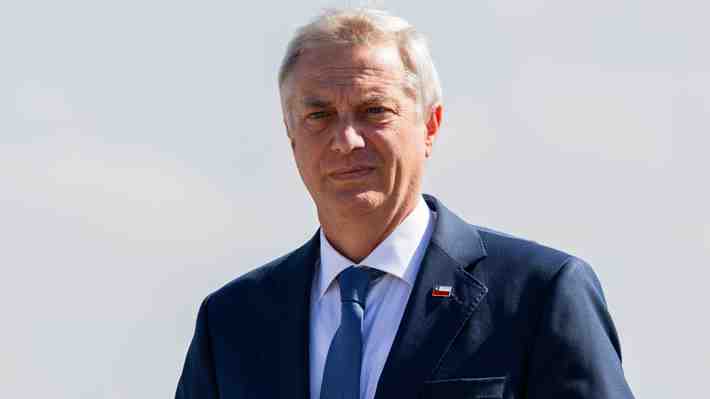 Cadem: Aprobación de Kast baja a 51% y 48% cree que su Gobierno debería endeudarse para subsidiar el Mepco