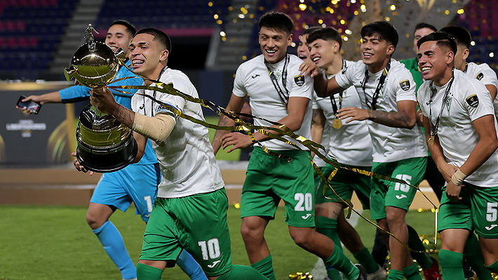 Llantos en la cancha, emocionante videollamada, cantos en el bus: Los emotivos y tremendos festejos de Wanderers tras ganar la Libertadores Sub 20