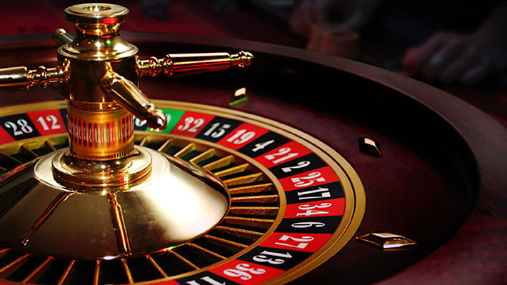 Contraloría: 910 funcionarios públicos con prohibición de apostar en casinos transaron casi $11.500 millones
