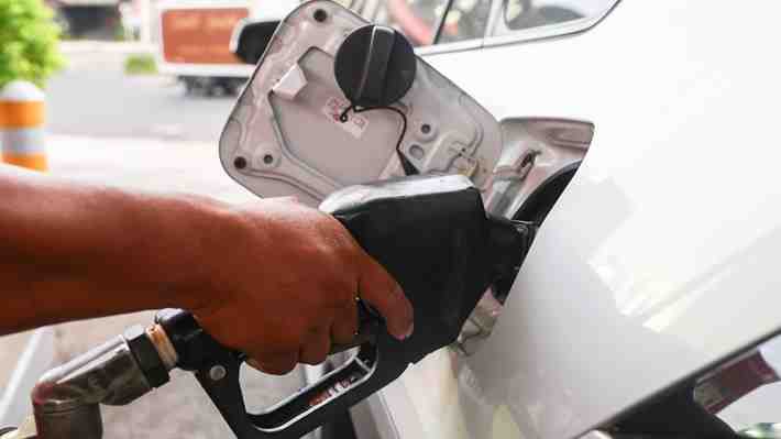 Quiroz anuncia alza de $370 en combustibles y dicta siete medidas: Tarifa del transporte en la RM se congelará