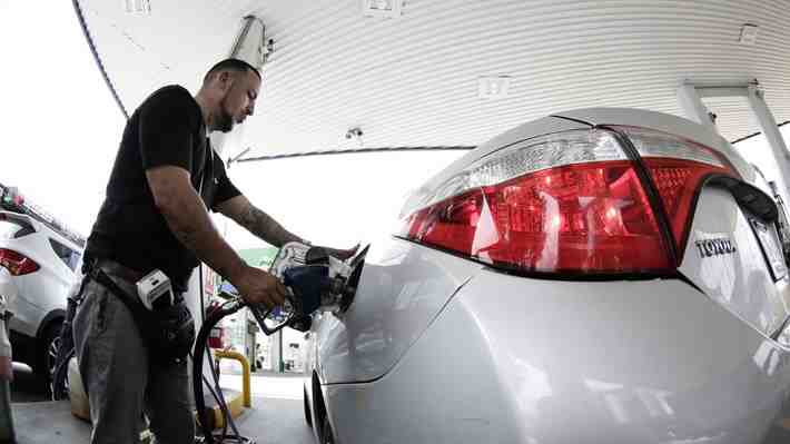Se congelarán tarifas en el transporte y la parafina: Las claves del alza de los combustibles y el alcance de las medidas