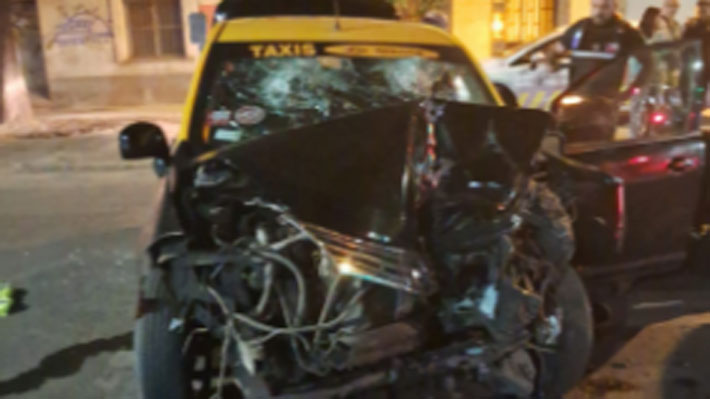 Video | El momento del accidente en que muere taxista tras chocar con bus RED
