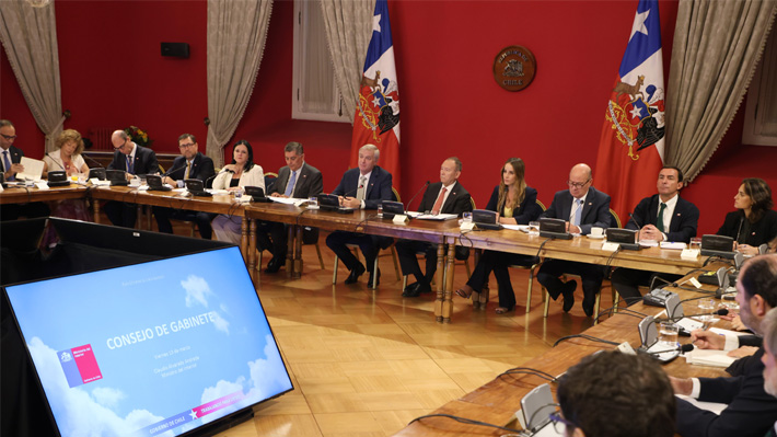 Alza de bencinas y el no a Bachelet: El despliegue y los flancos del golpe de timón que asestó el Gobierno a 15 días de asumir